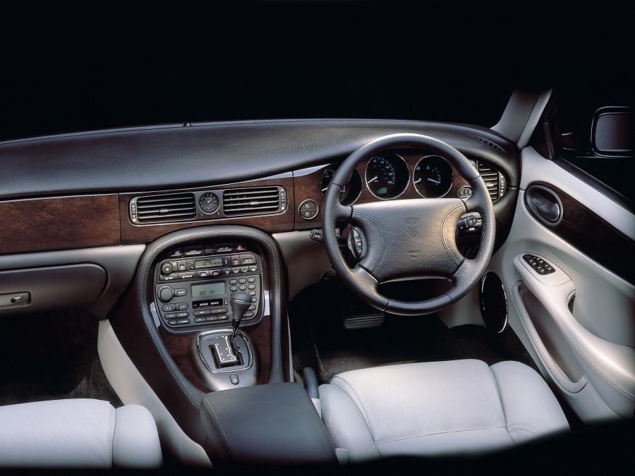  Jaguar XJ Sport 1997 года  (фото 7 из 18)